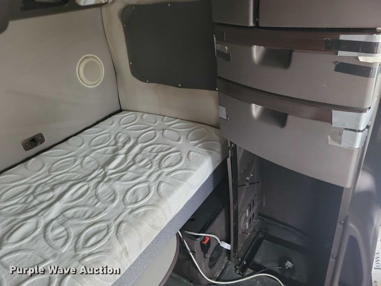 image for item NO9836 2017 Volvo VNL semi truck