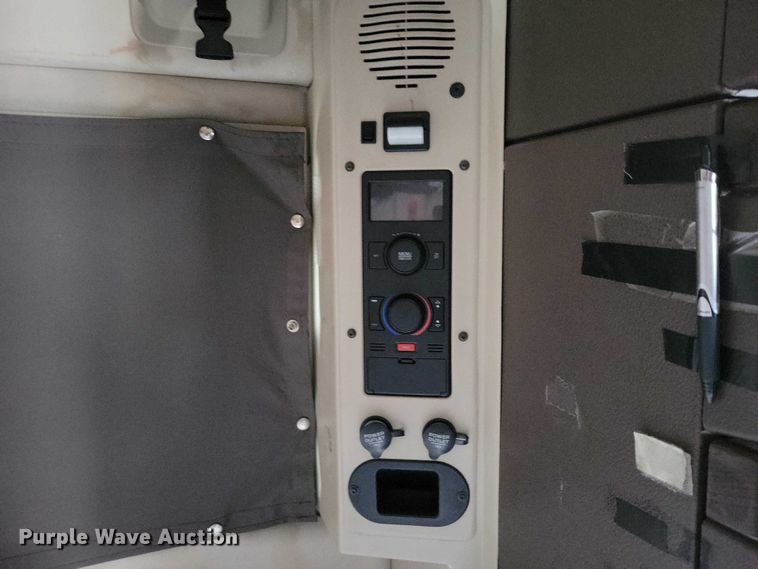 image for item NO9836 2017 Volvo VNL semi truck