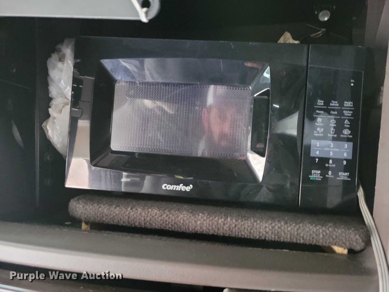 image for item NO9836 2017 Volvo VNL semi truck