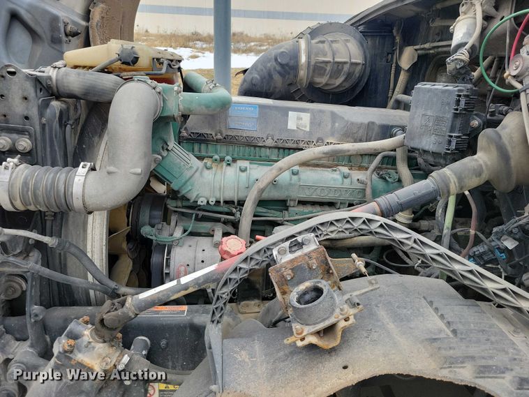 image for item NO9836 2017 Volvo VNL semi truck