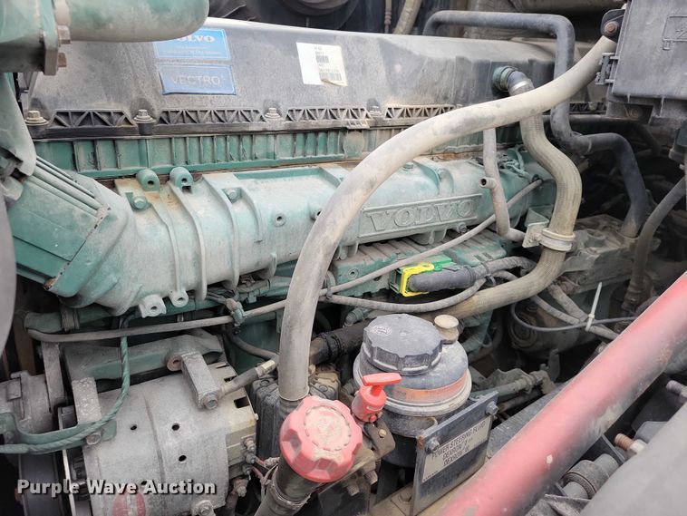 image for item NO9836 2017 Volvo VNL semi truck