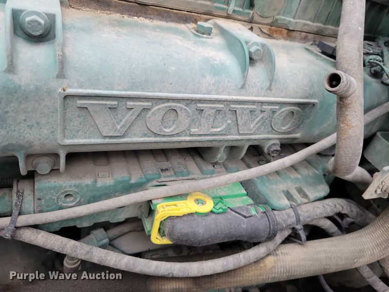 image for item NO9836 2017 Volvo VNL semi truck