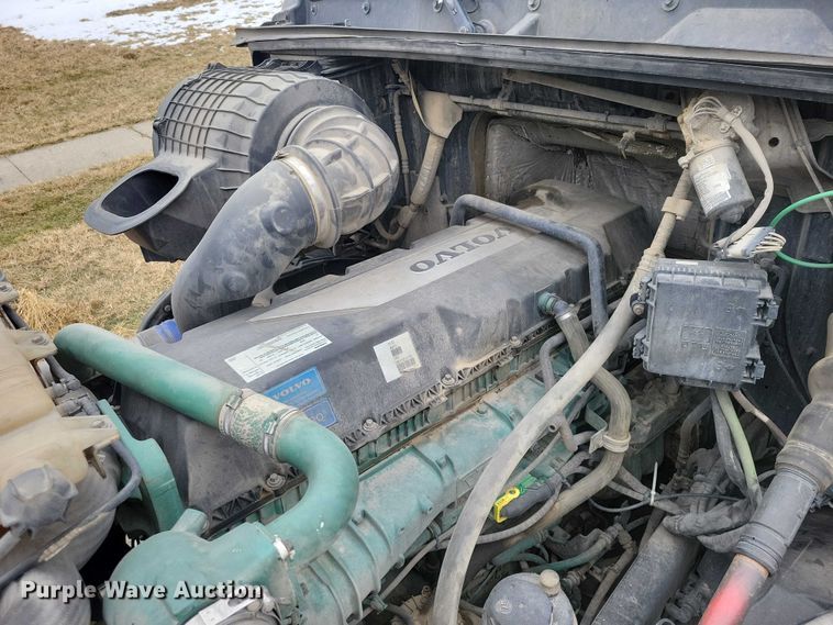 image for item NO9836 2017 Volvo VNL semi truck