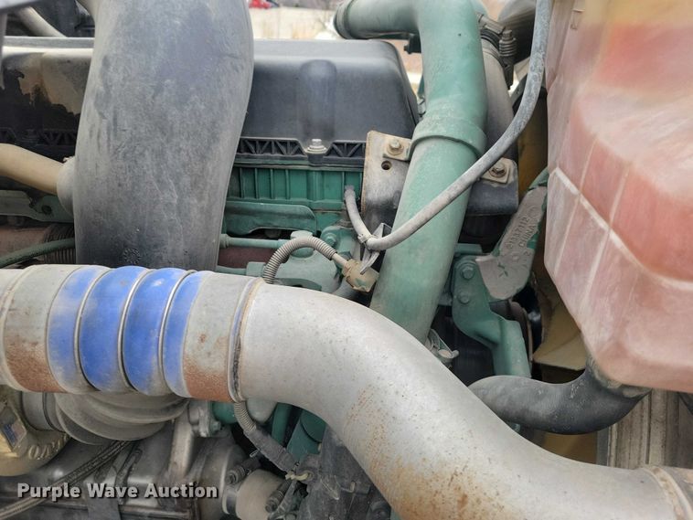 image for item NO9836 2017 Volvo VNL semi truck