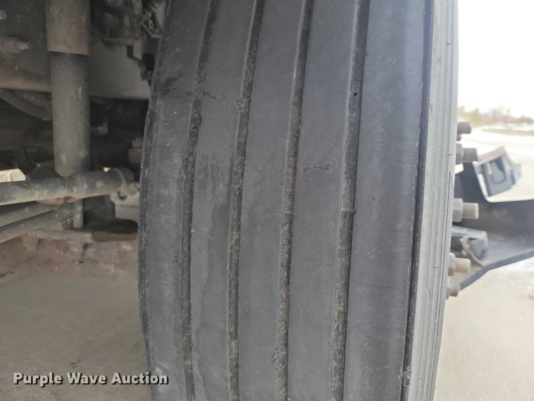 image for item NO9836 2017 Volvo VNL semi truck