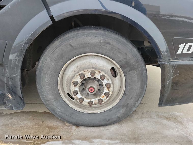 image for item NO9836 2017 Volvo VNL semi truck