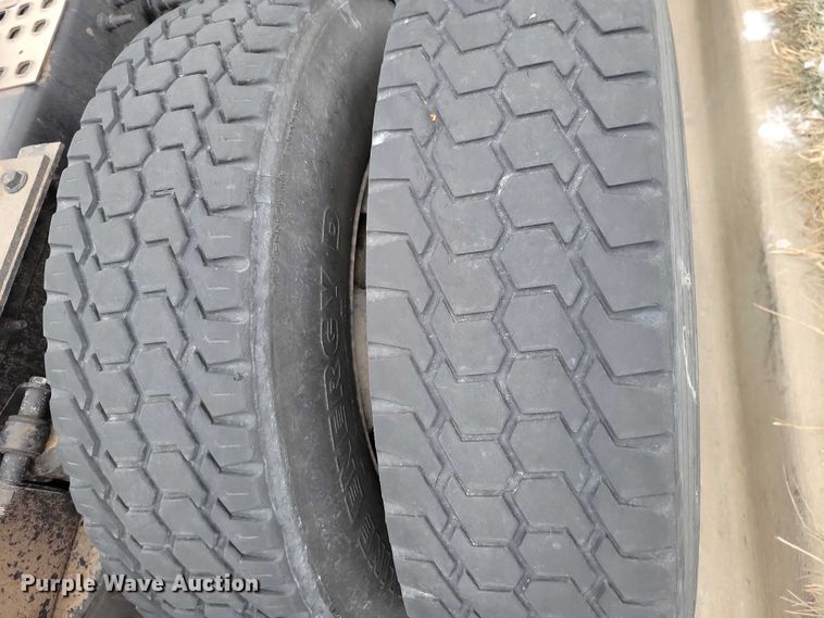 image for item NO9836 2017 Volvo VNL semi truck