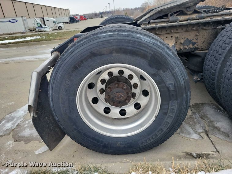 image for item NO9836 2017 Volvo VNL semi truck