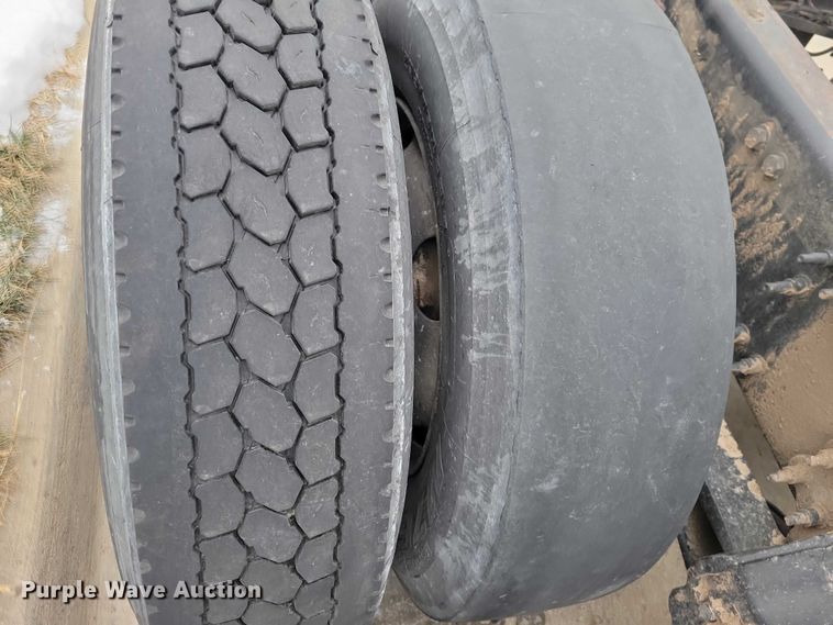 image for item NO9836 2017 Volvo VNL semi truck