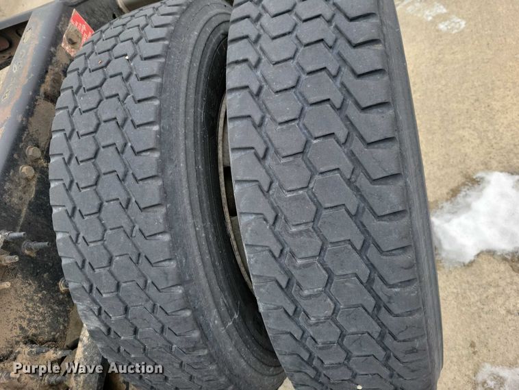 image for item NO9836 2017 Volvo VNL semi truck