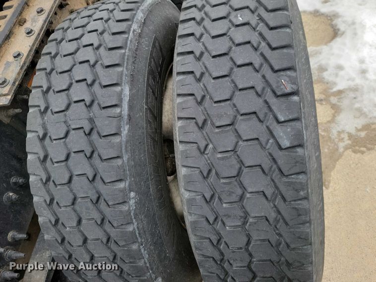 image for item NO9836 2017 Volvo VNL semi truck