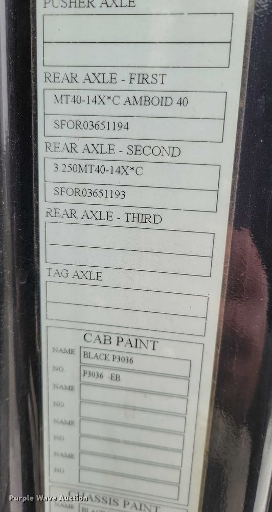 image for item NO9836 2017 Volvo VNL semi truck