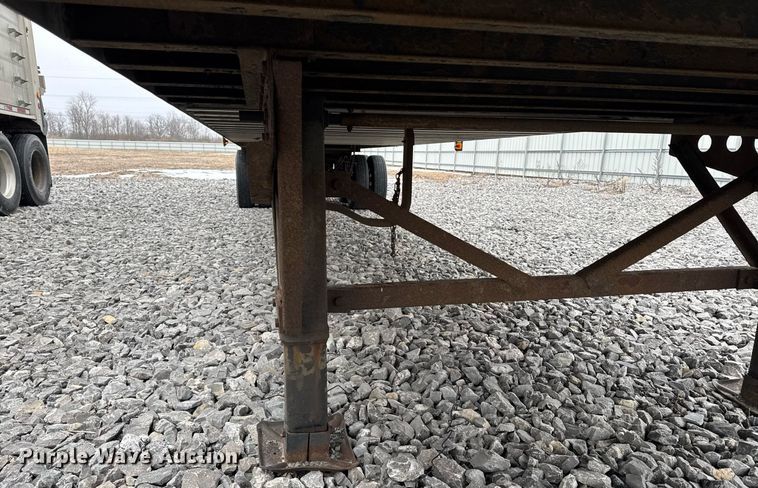 image for item YA0133 2014 Wabash dry van trailer