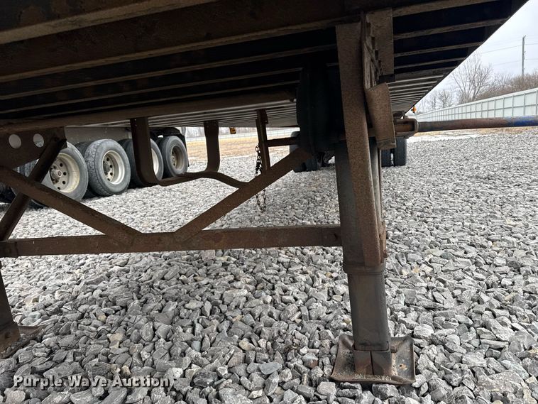 image for item YA0133 2014 Wabash dry van trailer