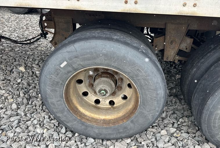 image for item YA0133 2014 Wabash dry van trailer