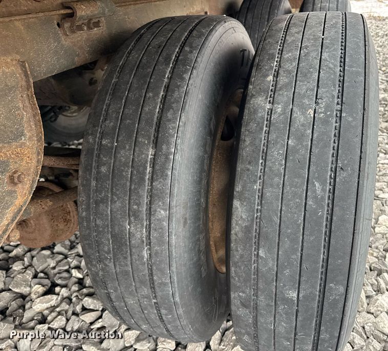 image for item YA0133 2014 Wabash dry van trailer