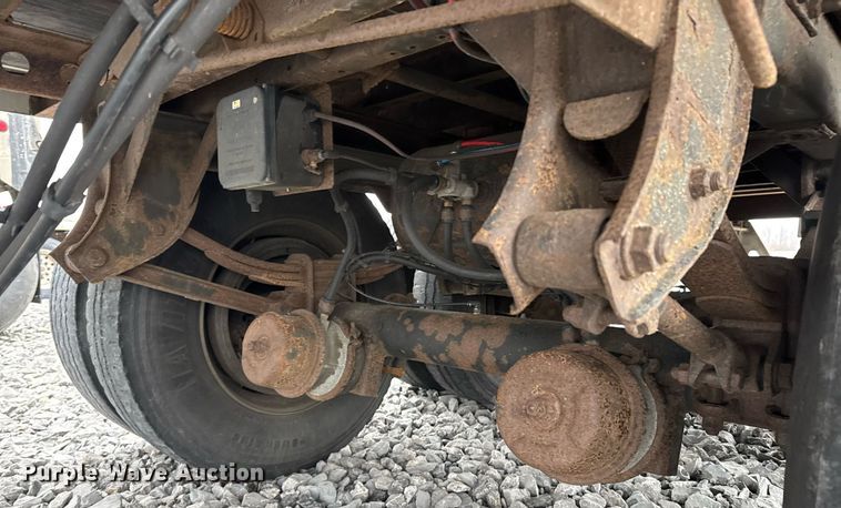 image for item YA0133 2014 Wabash dry van trailer