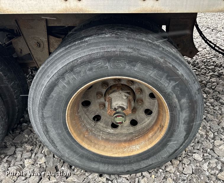 image for item YA0133 2014 Wabash dry van trailer