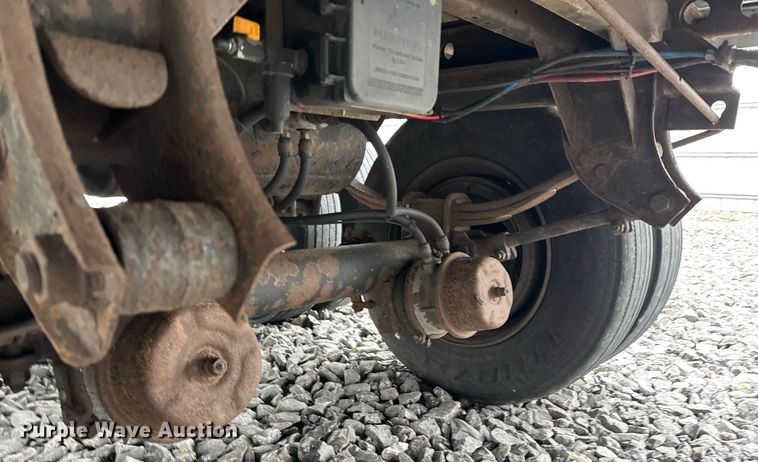 image for item YA0133 2014 Wabash dry van trailer