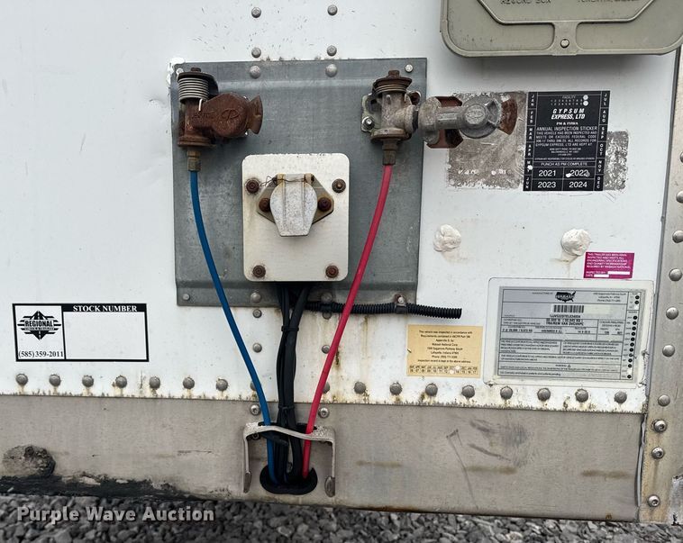 image for item YA0134 2014 Wabash dry van trailer