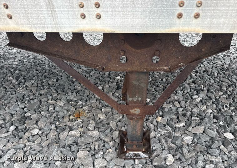 image for item YA0134 2014 Wabash dry van trailer