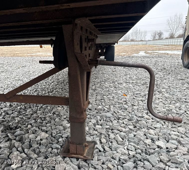 image for item YA0134 2014 Wabash dry van trailer