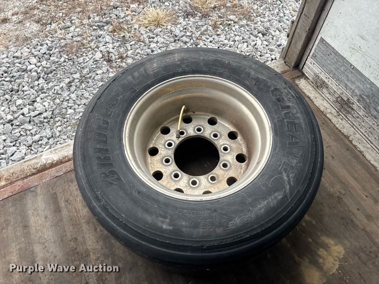 image for item YA0134 2014 Wabash dry van trailer