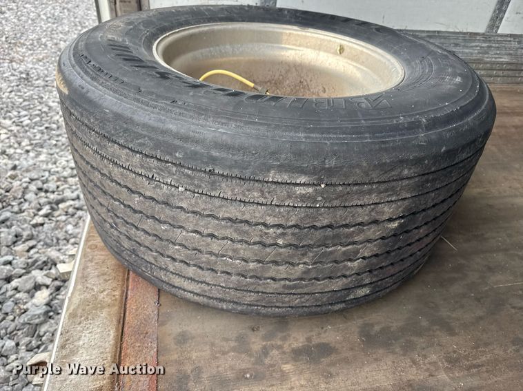 image for item YA0134 2014 Wabash dry van trailer