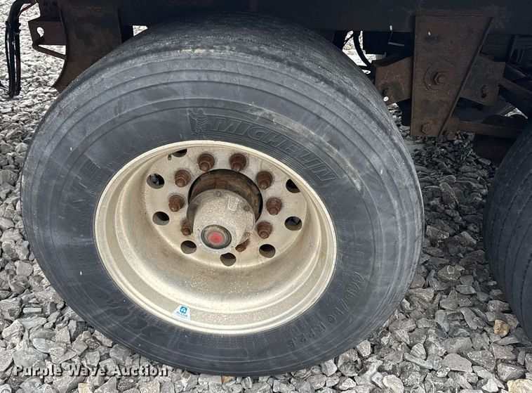 image for item YA0134 2014 Wabash dry van trailer