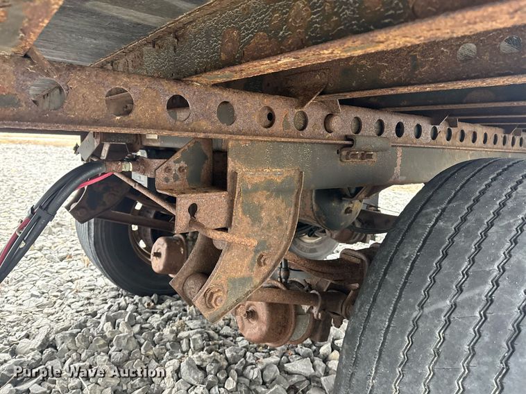 image for item YA0134 2014 Wabash dry van trailer