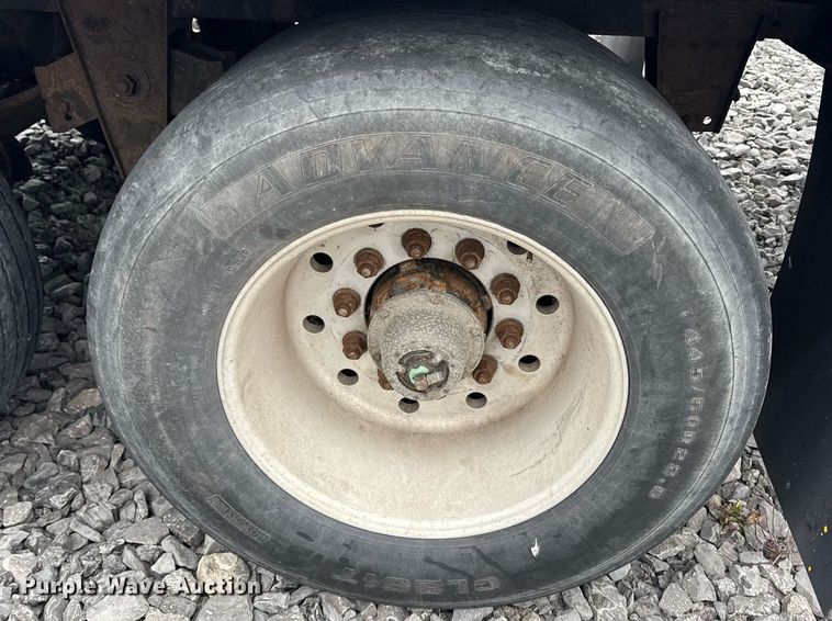 image for item YA0134 2014 Wabash dry van trailer