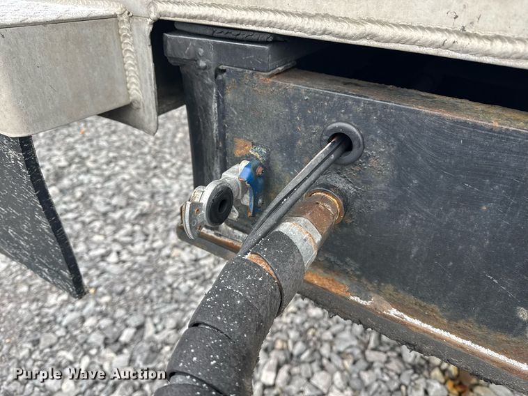 image for item YA0137 2007 Mac end dump trailer