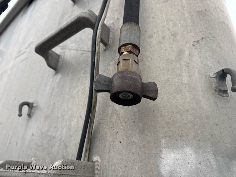 image for item YA0137 2007 Mac end dump trailer