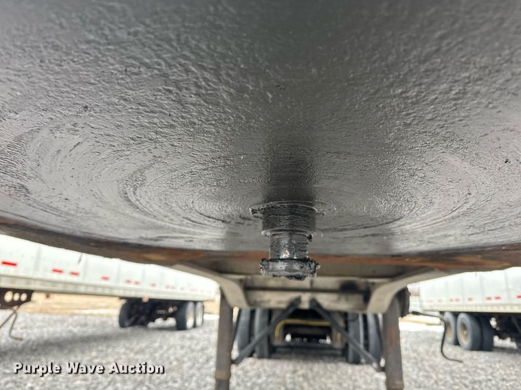 image for item YA0137 2007 Mac end dump trailer