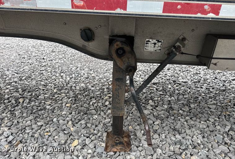 image for item YA0137 2007 Mac end dump trailer