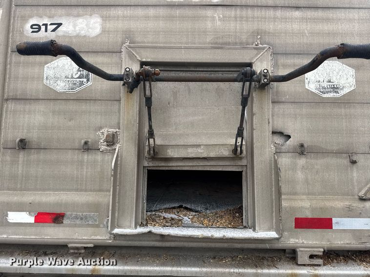 image for item YA0137 2007 Mac end dump trailer