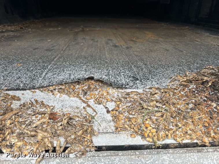 image for item YA0137 2007 Mac end dump trailer