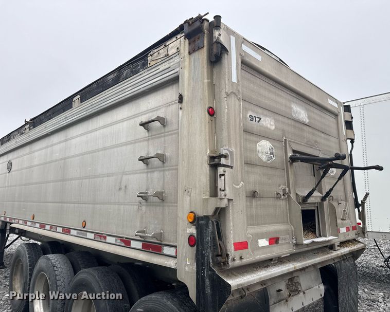 image for item YA0137 2007 Mac end dump trailer