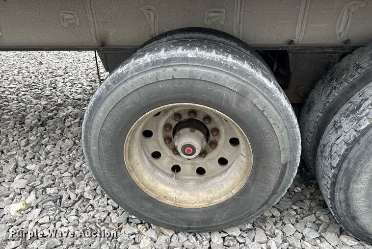 image for item YA0137 2007 Mac end dump trailer