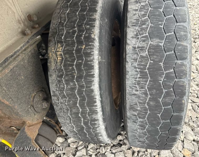 image for item YA0137 2007 Mac end dump trailer