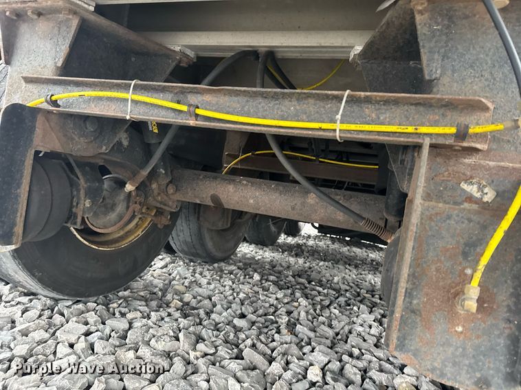 image for item YA0137 2007 Mac end dump trailer