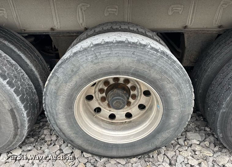 image for item YA0137 2007 Mac end dump trailer