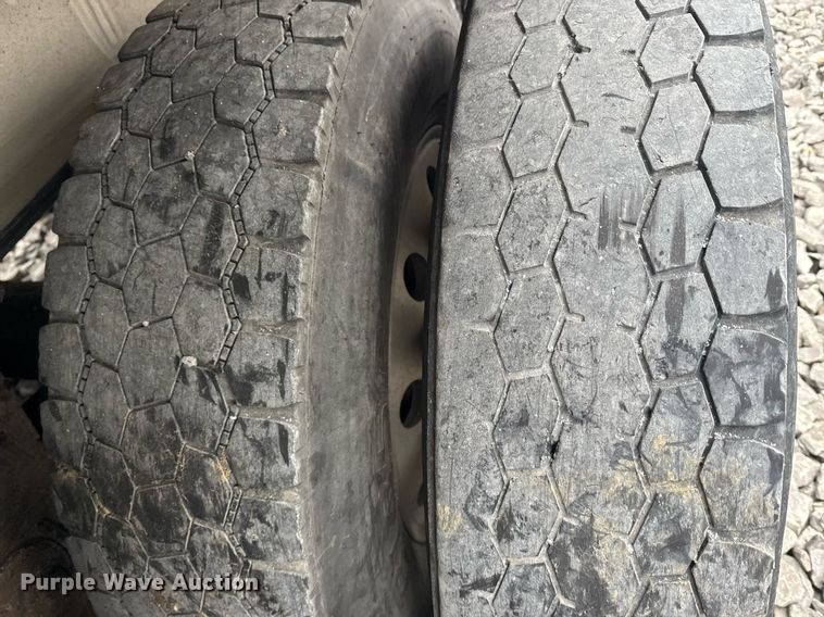 image for item YA0137 2007 Mac end dump trailer