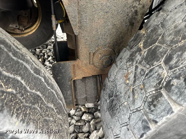 image for item YA0137 2007 Mac end dump trailer