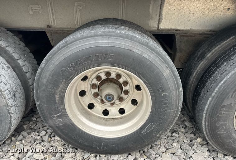 image for item YA0137 2007 Mac end dump trailer