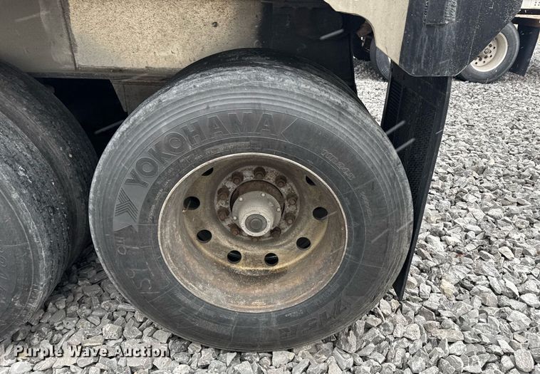 image for item YA0137 2007 Mac end dump trailer