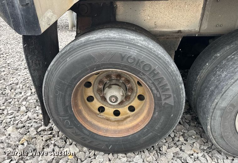 image for item YA0137 2007 Mac end dump trailer