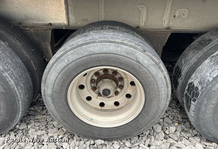 image for item YA0137 2007 Mac end dump trailer