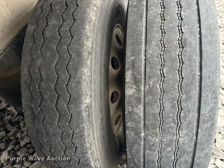 image for item YA0137 2007 Mac end dump trailer