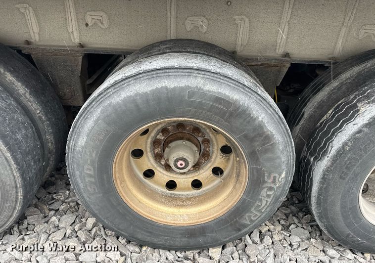 image for item YA0137 2007 Mac end dump trailer